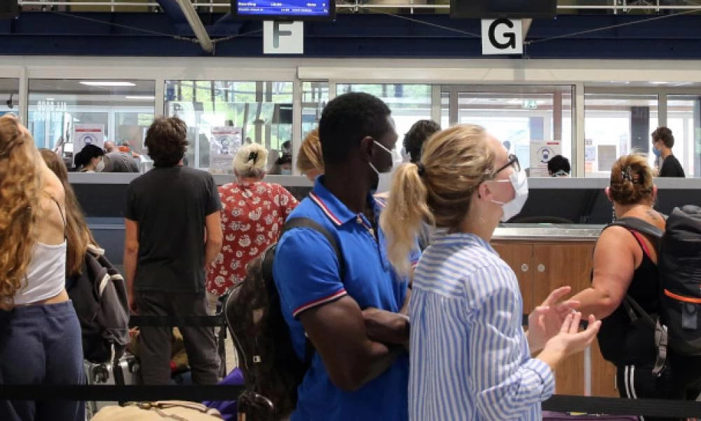 Γαλλία: Χαλαρώνει τους περιορισμούς σε ταξίδια εξωτερικού